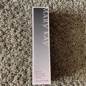 NIB Mary Kay Brush Cleaner